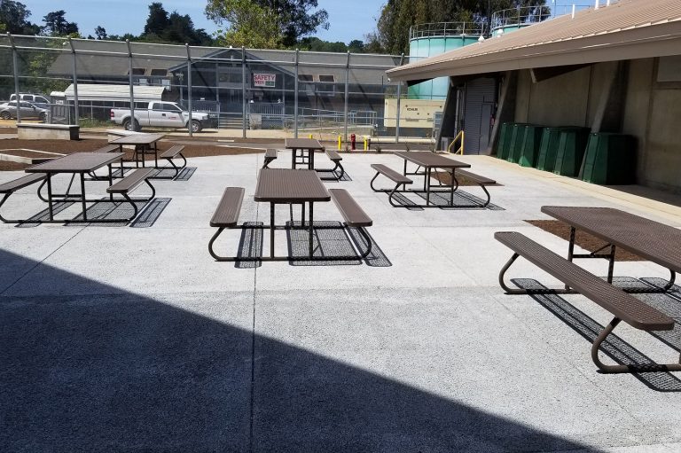 santa-cruz-outdoor-tables